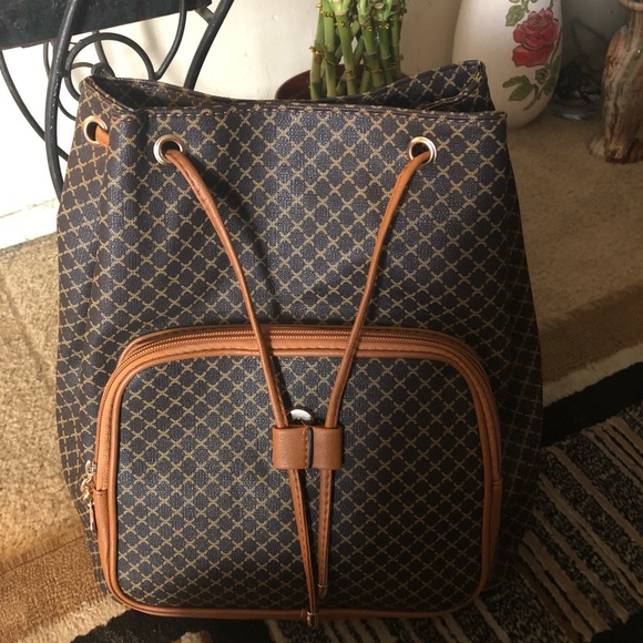 Backpack - Picture 2 of 4